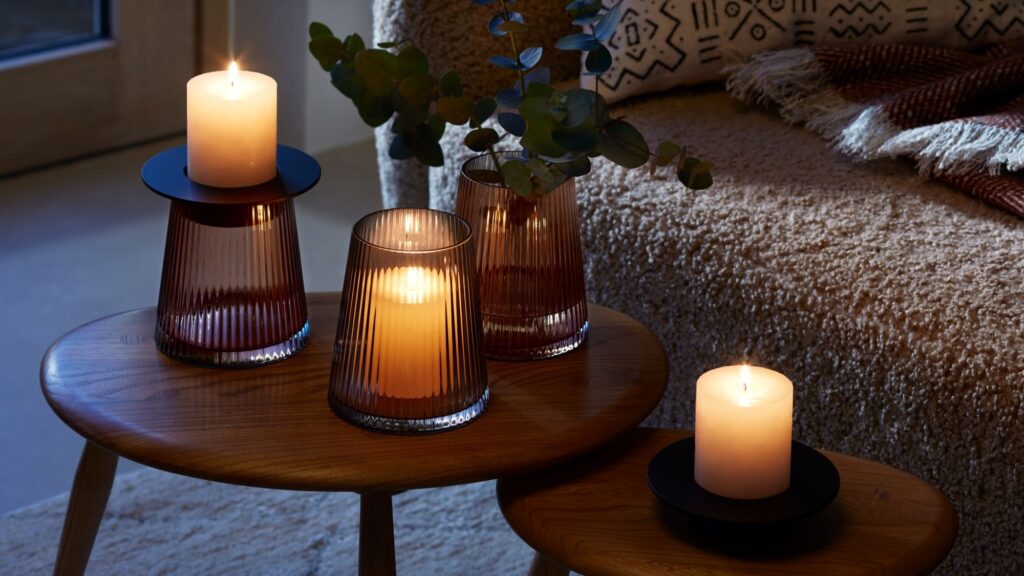 Natural Materials and Warming Colours Define Winter Décor