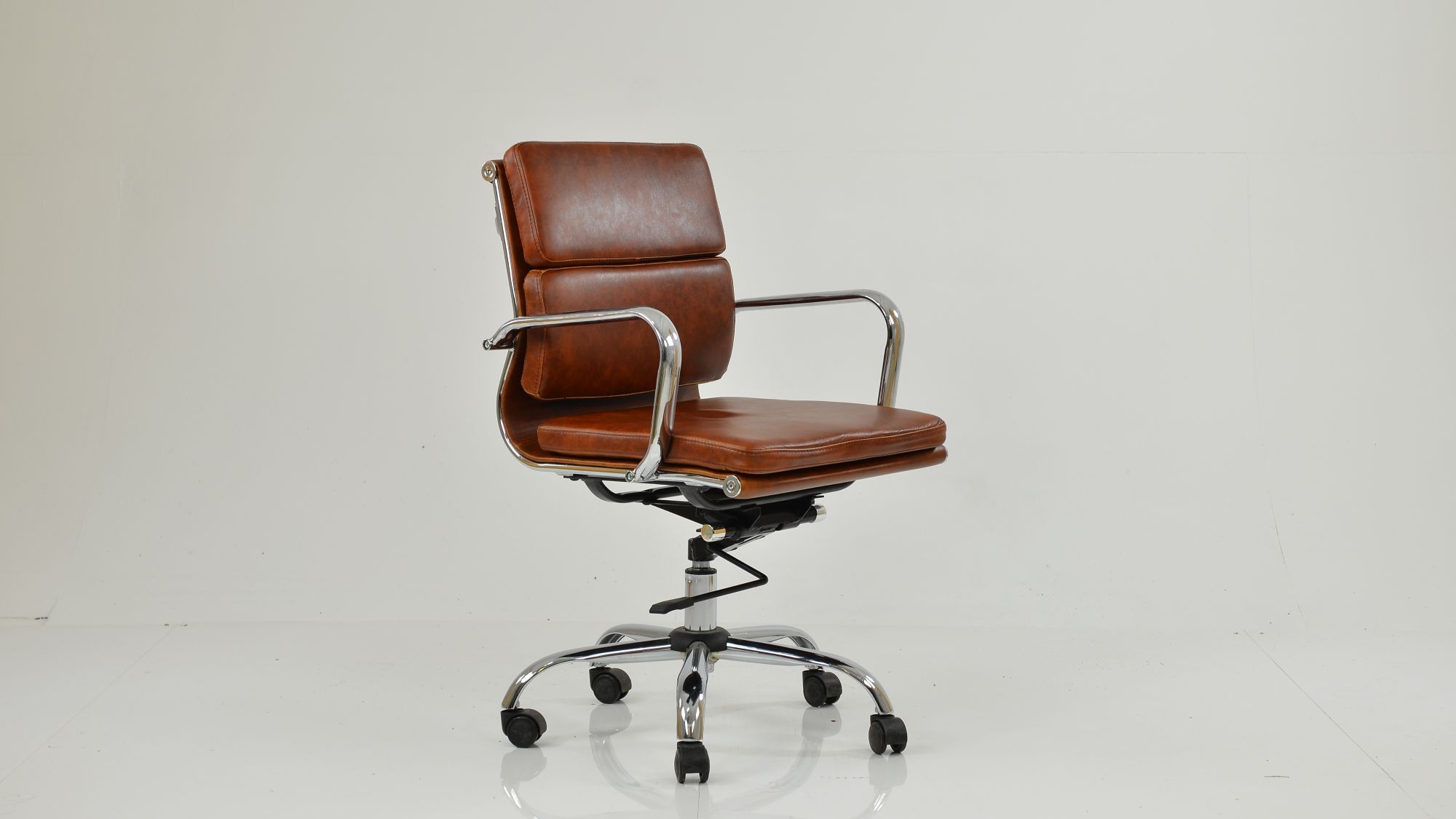 Lakeland Furniture Reimagines Mid-Century Design for the 21st-Century Workspace