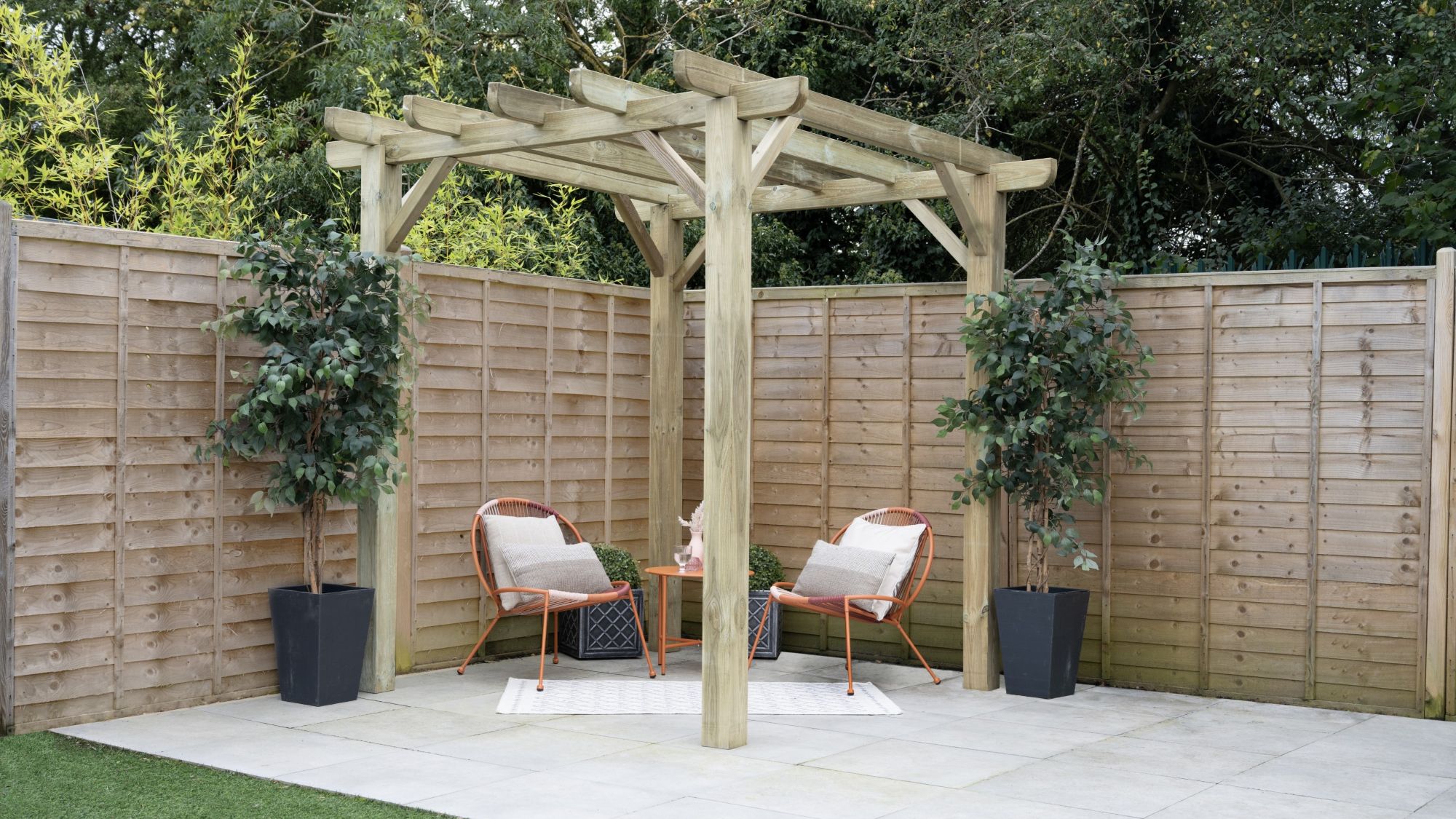 Transform Your Garden Into a Private Sanctuary This New Year