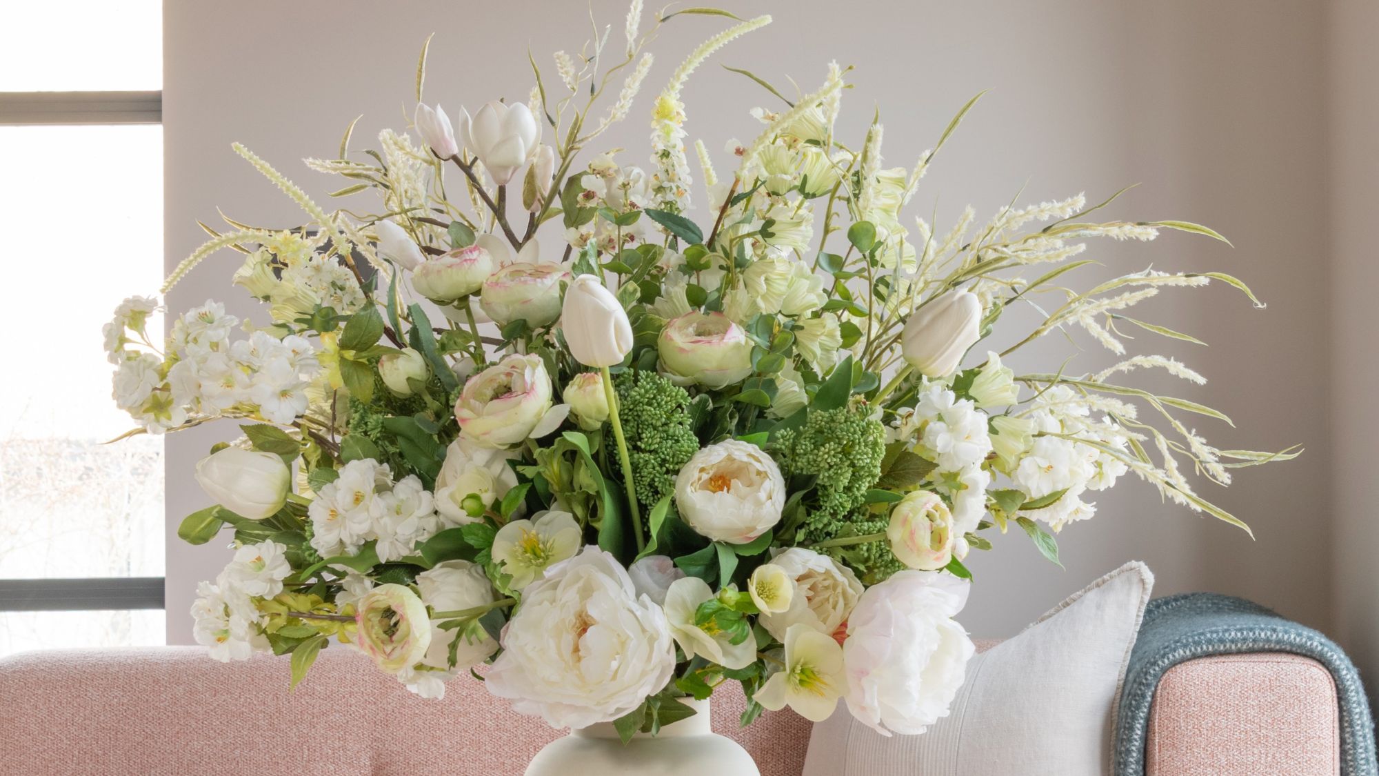 Luxury Artificial Bouquets Bring Seasonal Beauty Without the Short Lifespan